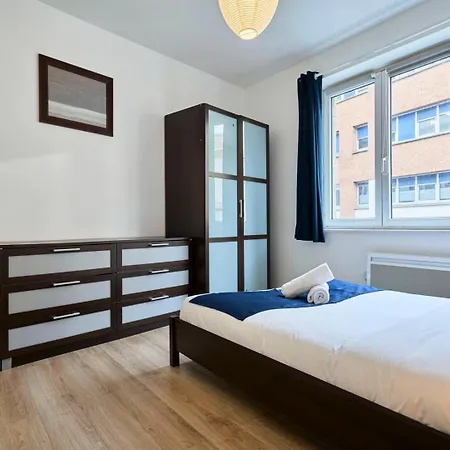 Quiet One-bedroom Flat Close To The Metro 아파트