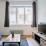 Quiet One-bedroom Flat Close To The Metro *