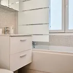 Quiet One-bedroom Flat Close To The Metro 公寓