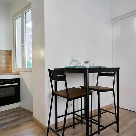 Quiet One-bedroom Flat Close To The Metro Лилль