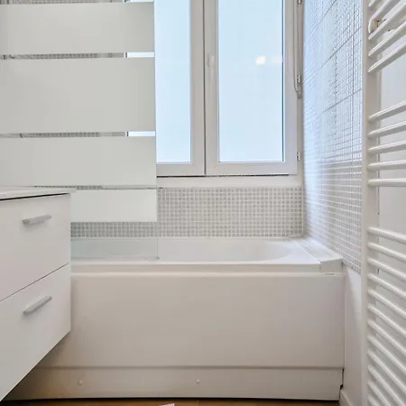 Апартаменты Quiet One-bedroom Flat Close To The Metro *