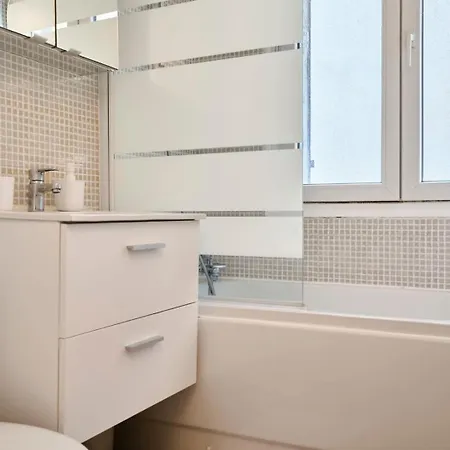 Quiet One-bedroom Flat Close To The Metro Апартаменты