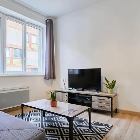 Quiet One-bedroom Flat Close To The Metro *